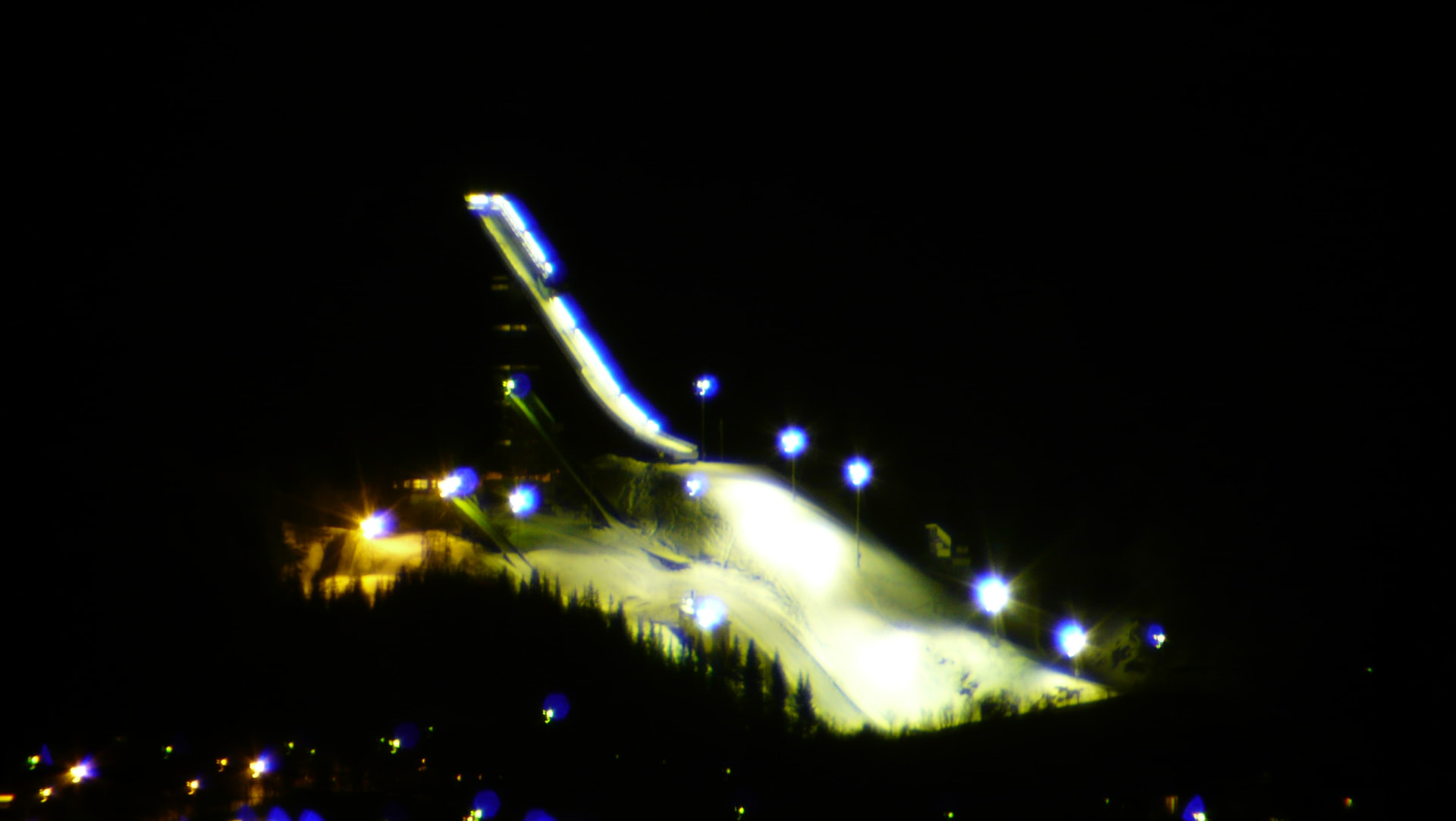 Tromsø Alpinpark med floodlit-bakke om natten